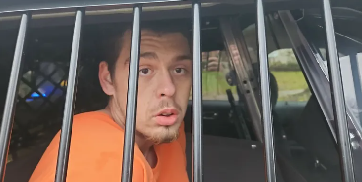 Woman Discovers Escaped Inmate in Her Car: ‘I Saw Something Moving in My Back Seat’