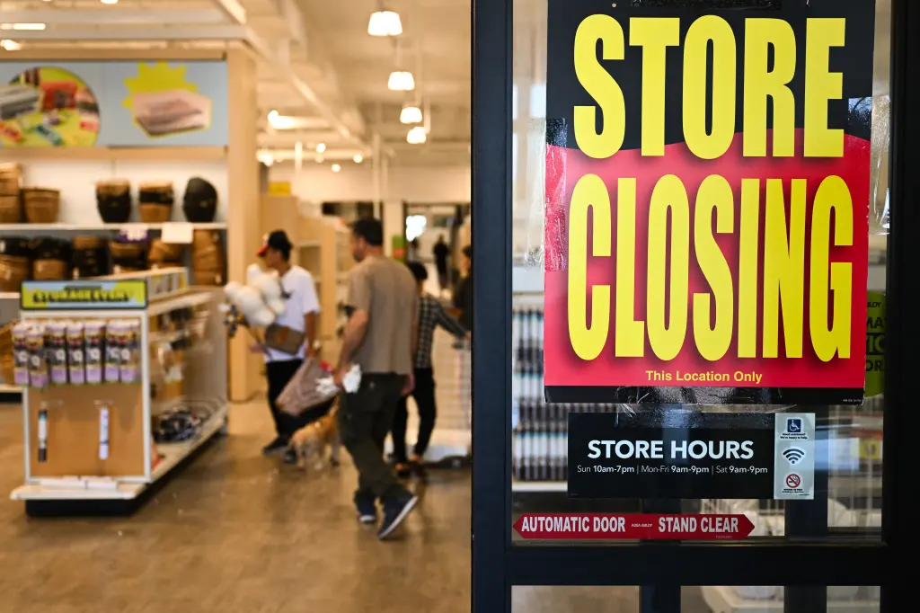 America’s Stores Are Quietly Closing