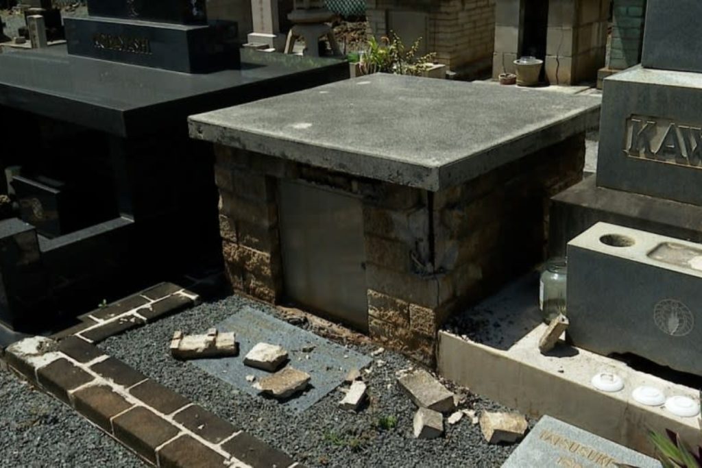 Man arrested, urns returned in Moiliili grave theft investigation