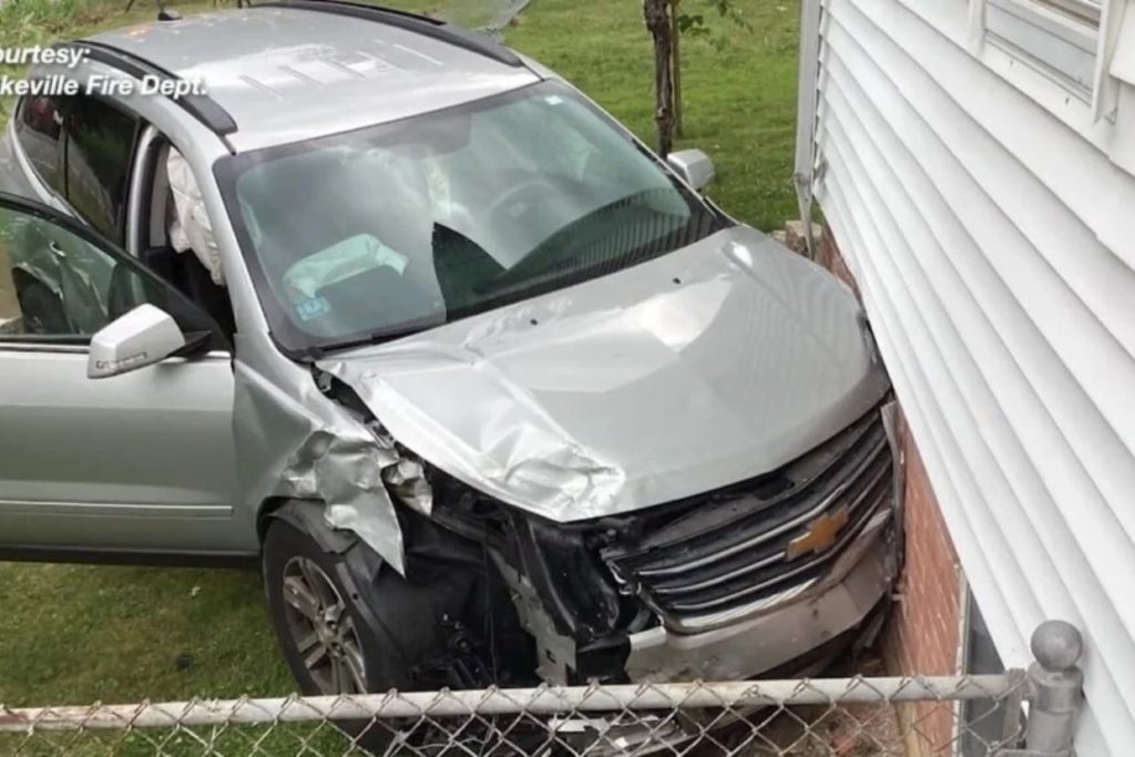Car crashes into house after collision in Lakeville