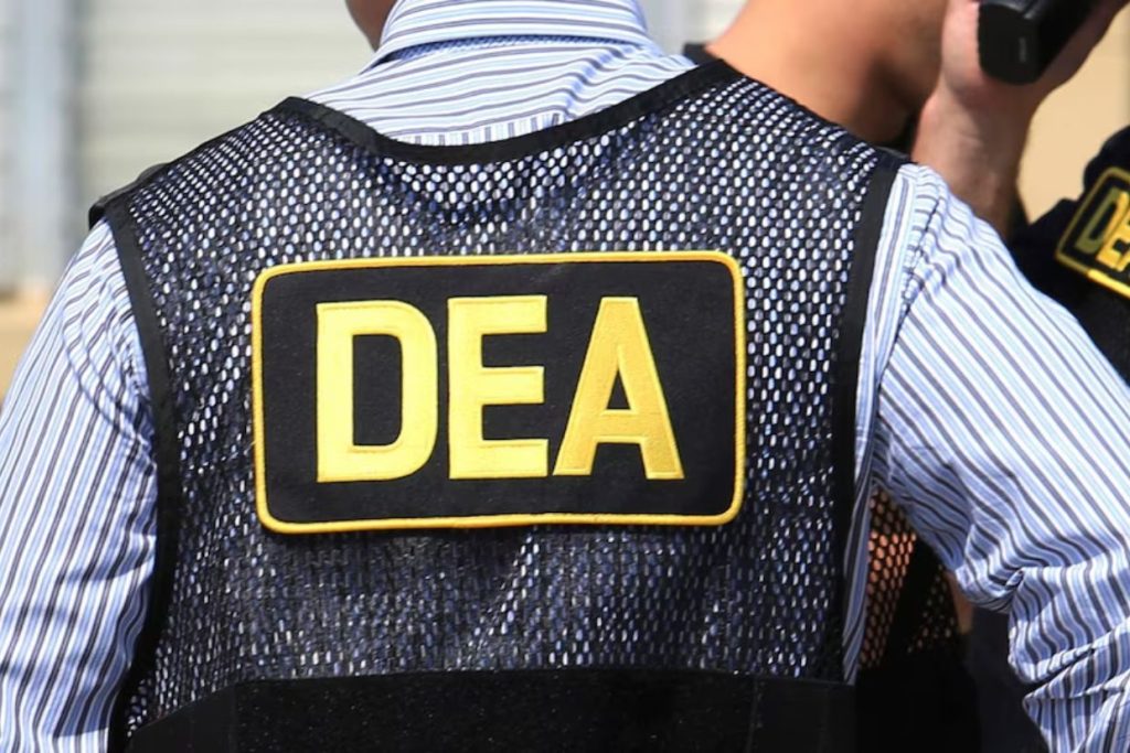 DEA informant charged in alleged scheme to extort high-level cocaine traffickers