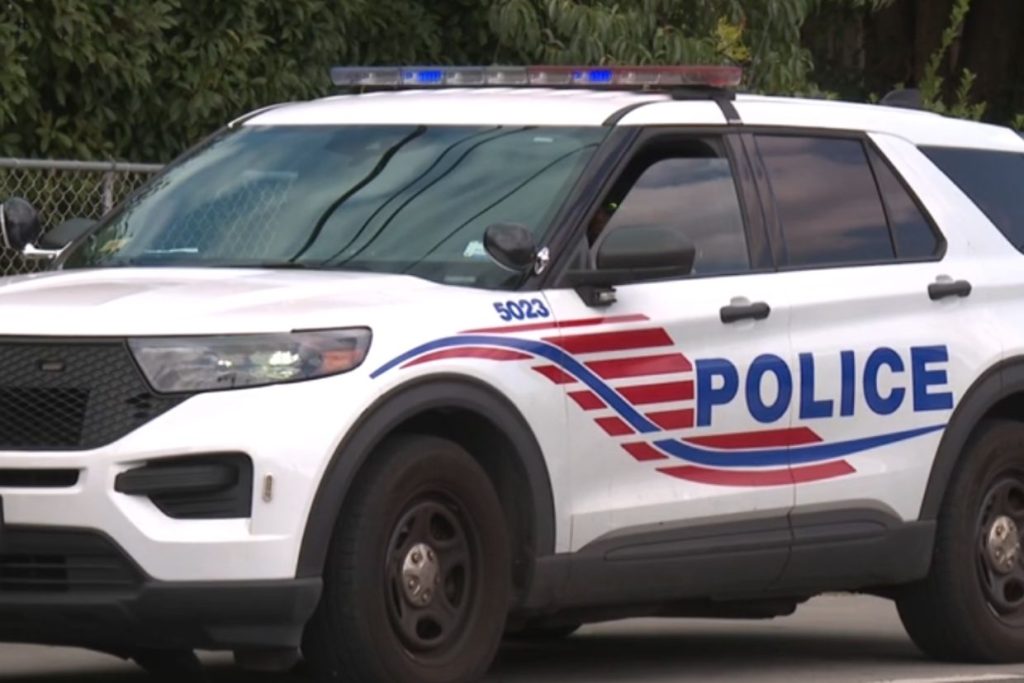 Man not breathing after shooting near Lincoln Park