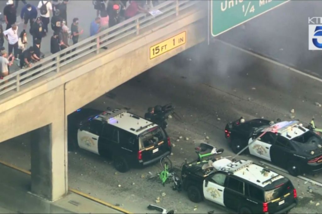 Video: Protesters throw rocks at CHP officers from L.A. freeway bridge