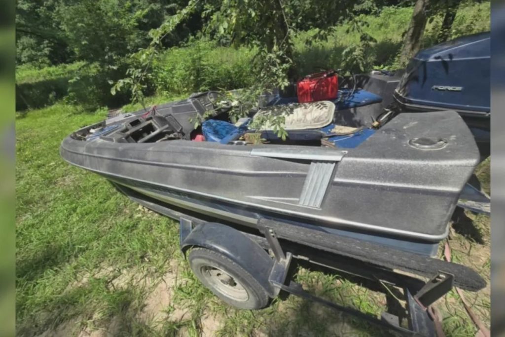 Woman arrested, man wanted after Prairie County family’s boat was stolen