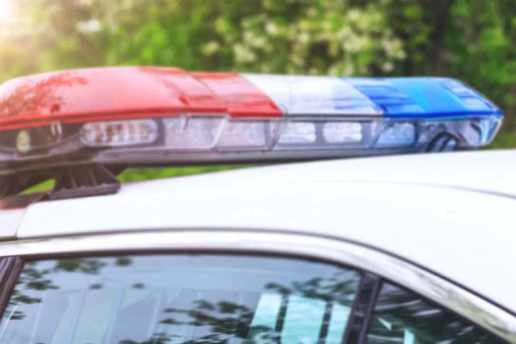 Male, 30, arrested after alleged vehicle robbery in Honolulu