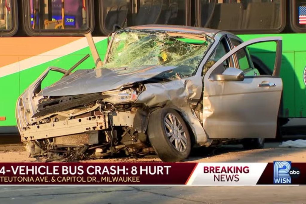 8 injured after crash with bus in Milwaukee