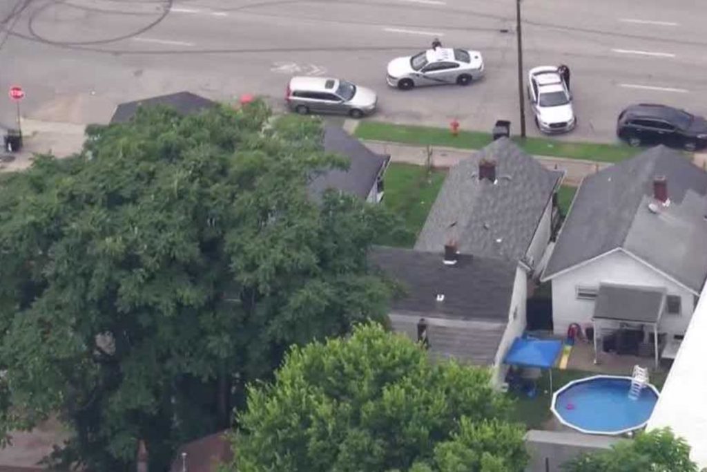 2 arrested after carjacking incident leads to police standoff in Portland neighborhood