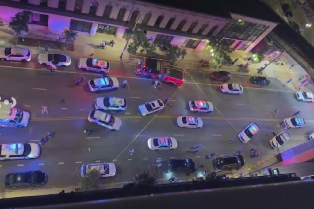 BREAKING: 4 dead, 14 wounded in River North mass drive-by shooting late Wednesday night, Chicago police confirm