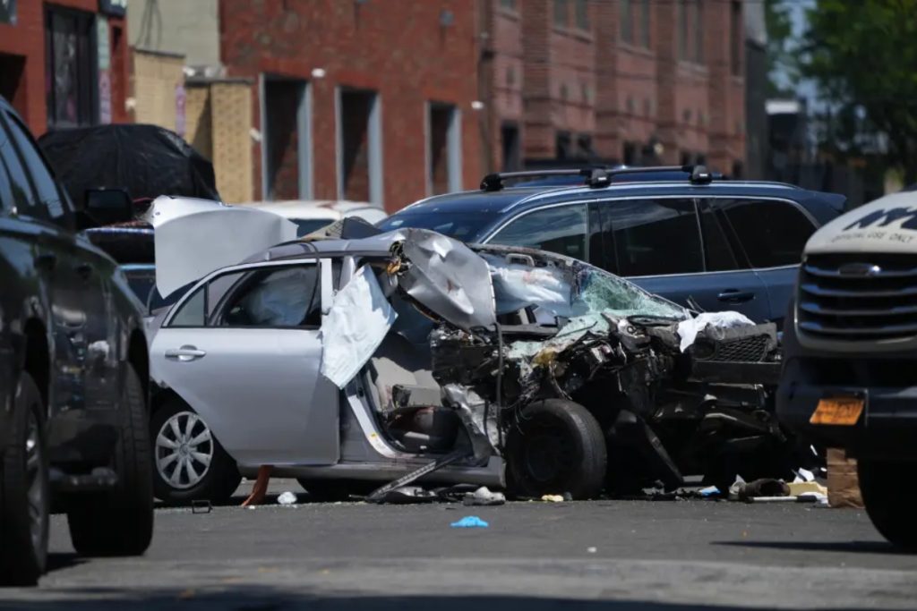 NYC Motorist Slams Into Food Truck, Leaves 3 Dead in Seconds