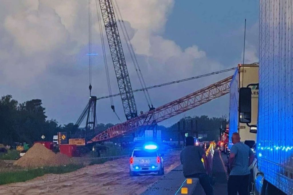 He Took the Crane — Louisiana Highway Turned Into a Demolition Derby