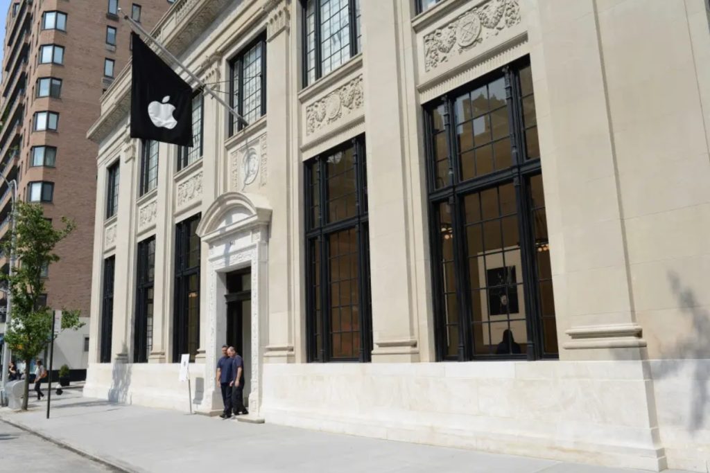 NYC Apple Store Chaos — 94-Year-Old Retired Doctor Punched by Attacker Who Fled