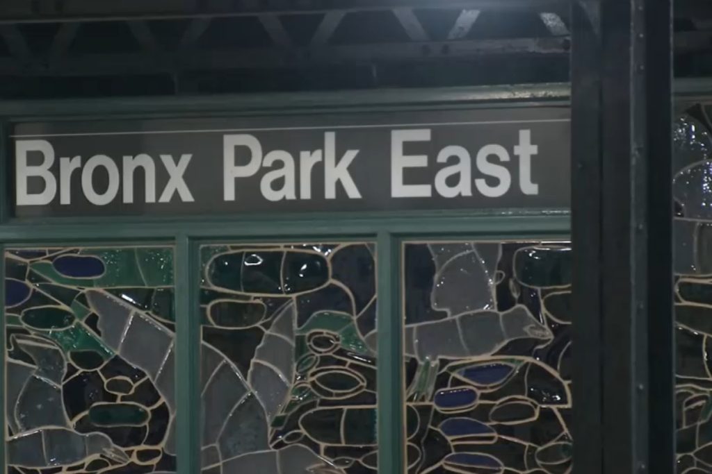 Bronx 2 train turns bloody after woman slashes man in neck