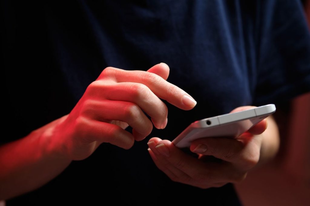 Lawsuit: Cop scrolled TikTok while man overdosed in patrol car