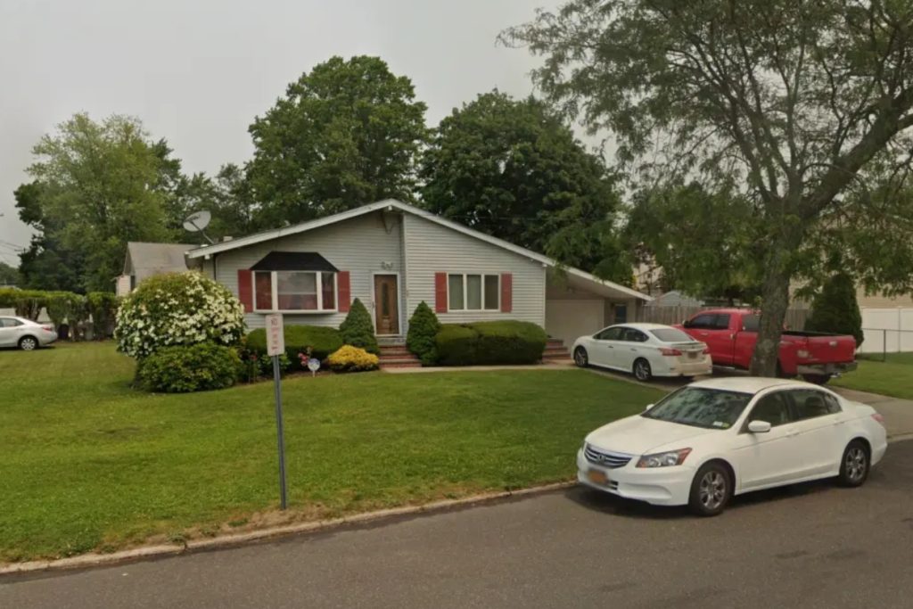 Shocking Murder: Son Stabs Mother to Death Across from Elementary School!