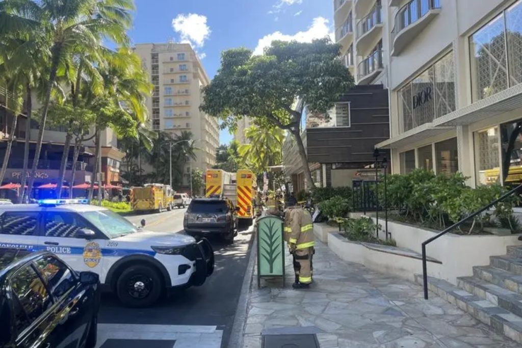 Panic In Waikiki Bank As OC Spray Leaves Burning Eyes, Sore Throats