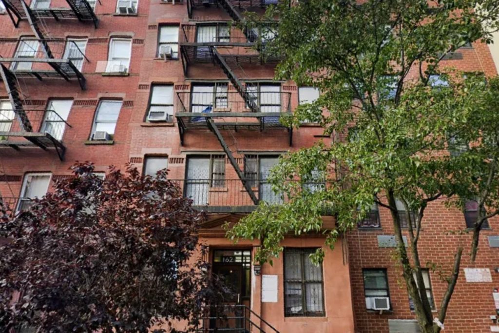 Manhattan Bathtub Nightmare as Aunt Allegedly Kills Niece in Brutal Attack