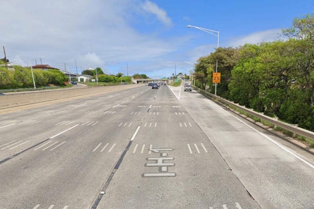 Two-Car Crash Slows H-1 Eastbound Near 6th Avenue Overpass