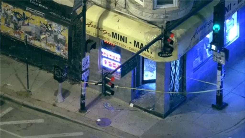 Smash-and-grab burglars steal ATM from Heart of Chicago mini-mart, police say