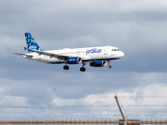 A JetBlue flight from Cancún to Newark had to make an emergency landing in Florida after a sudden plunge in altitude