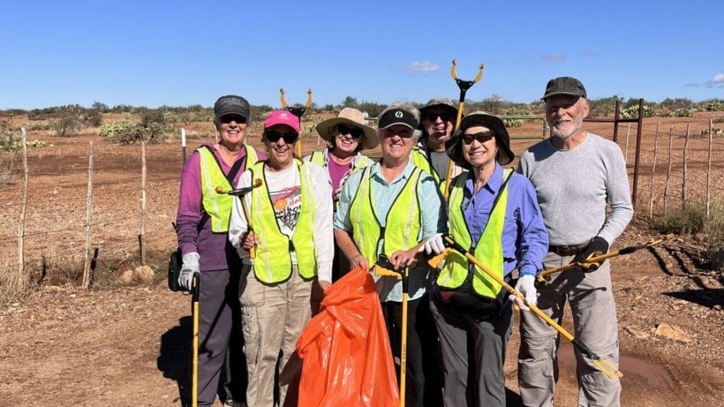 SaddleBrooke Hiking Club Cleans Up