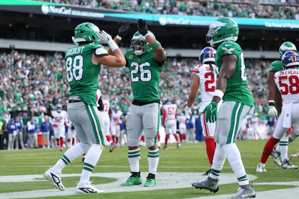 Giants sapped by injuries, run over by Eagles in 38-20 loss