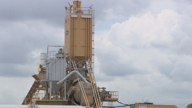 Parents band together to try to get concrete plant near two Houston schools shut down
