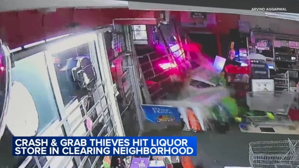 Crash-and-grab thieves slam stolen Jeep into Clearing liquor store, steal ATM and more: VIDEO