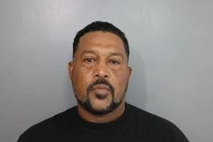 Couple arrested at Rohlsen Airport, charged with assaulting young child