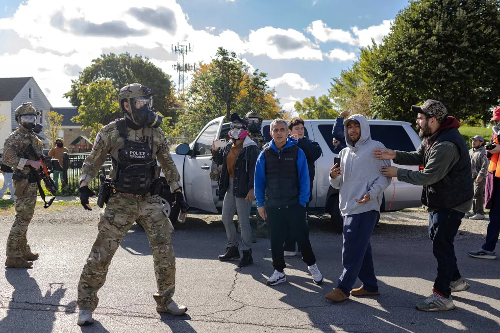 Feds deploy teargas in wealthy Chicago neighborhood