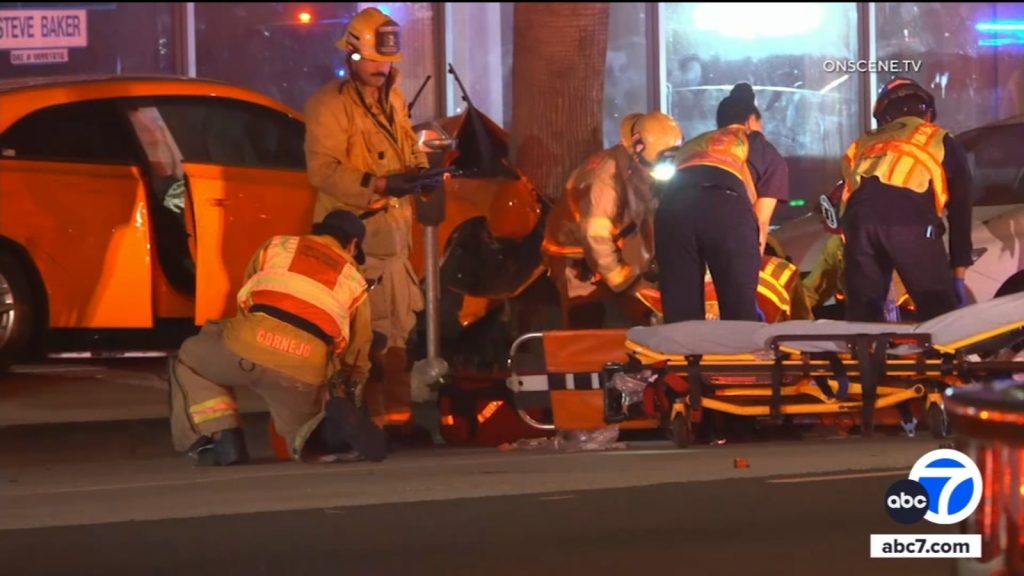 2 pedestrians killed in Santa Monica hit and run; driver at large