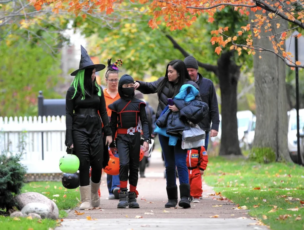 Fox Valley towns announce trick-or-treat times for Halloween