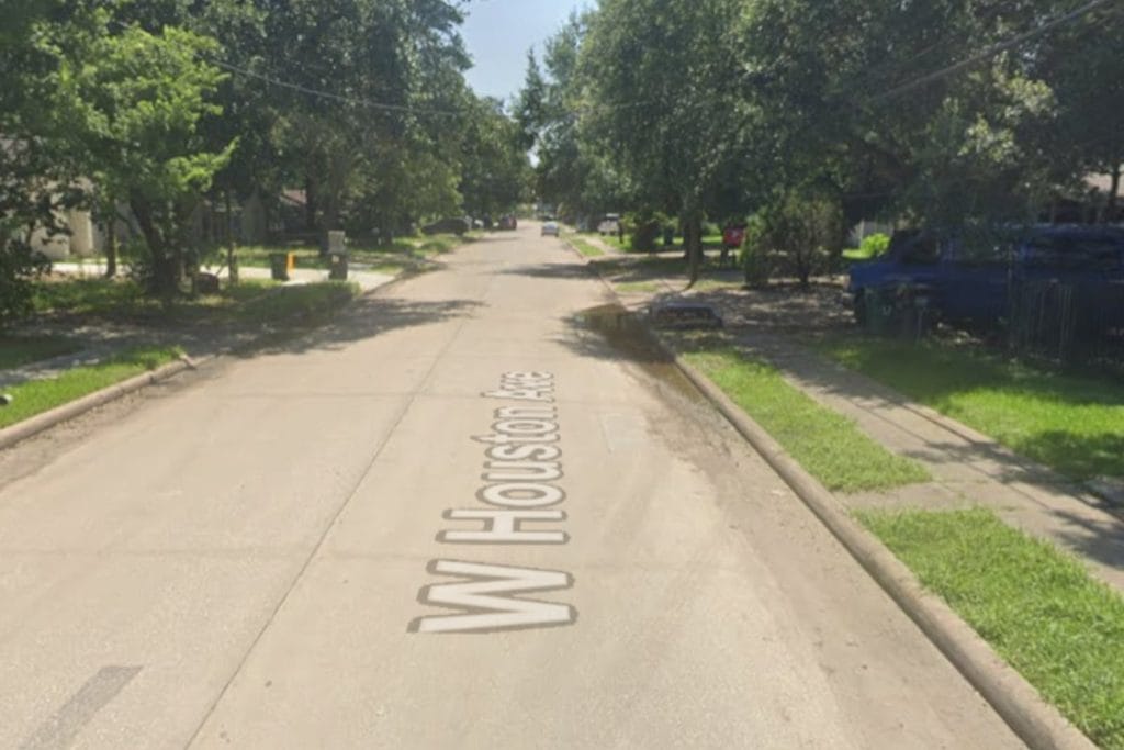 DHS and ICE Conduct Coordinated Warrant Operations in Pasadena, Local Police Manage Crowds