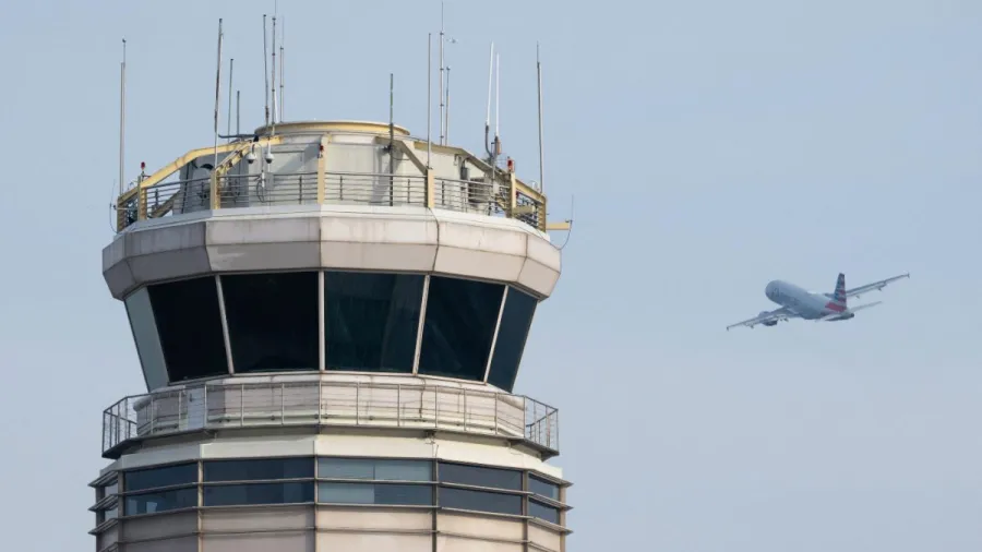 Air traffic controllers miss first paycheck due to government shutdown