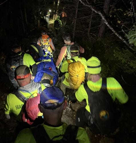 20 help rescue injured hiker from Franconia Notch trail