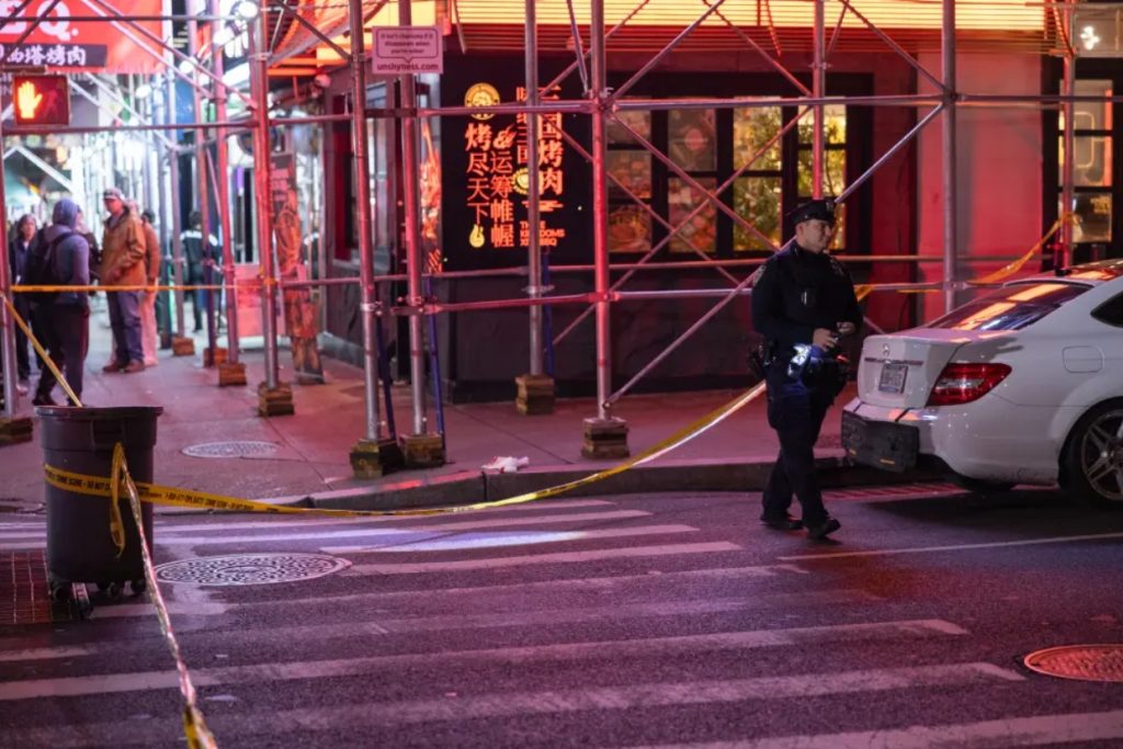 Horror in Manhattan: Man Stabbed in Back by Stranger Who Said Nothing