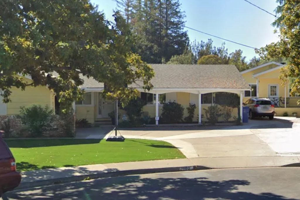 Prosecutors say husband slit throats of wife, mother-in-law, then called mistress to hide it