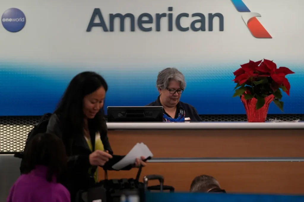 Hundreds of Flights Canceled, Delayed Amid Chicago Winter Storm