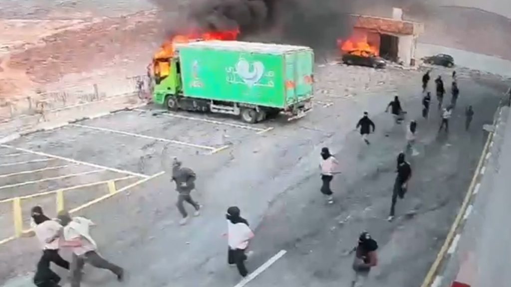 Video: Israeli settlers launch arson attack in occupied West Bank