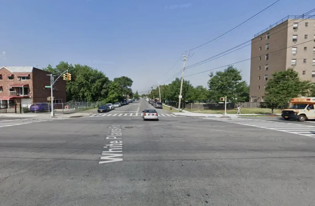 Livery cab driver repeatedly stabbed in the Bronx: police sources
