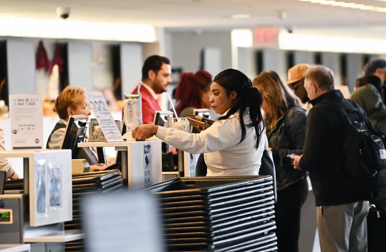 Maine travelers anxious over nationwide flight cancellations