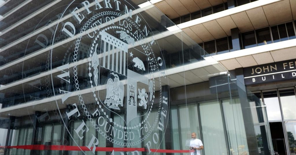 Widespread power outage temporarily impacts more than 30,000 LADWP customers across L.A.