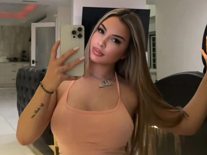 Singer DELAROSA Shot Dead in Parked Car in L.A., Suspects at Large