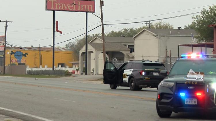San Antonio police investigate fatal pedestrian crash on west side