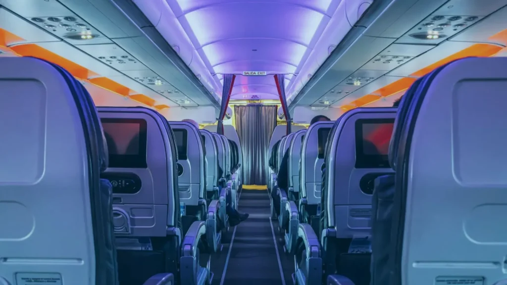 US airline cancels route before it even begins allowing rival to fill the gap