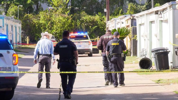 Woman found dead with gunshot wound in northeast Harris County, man found with cuts