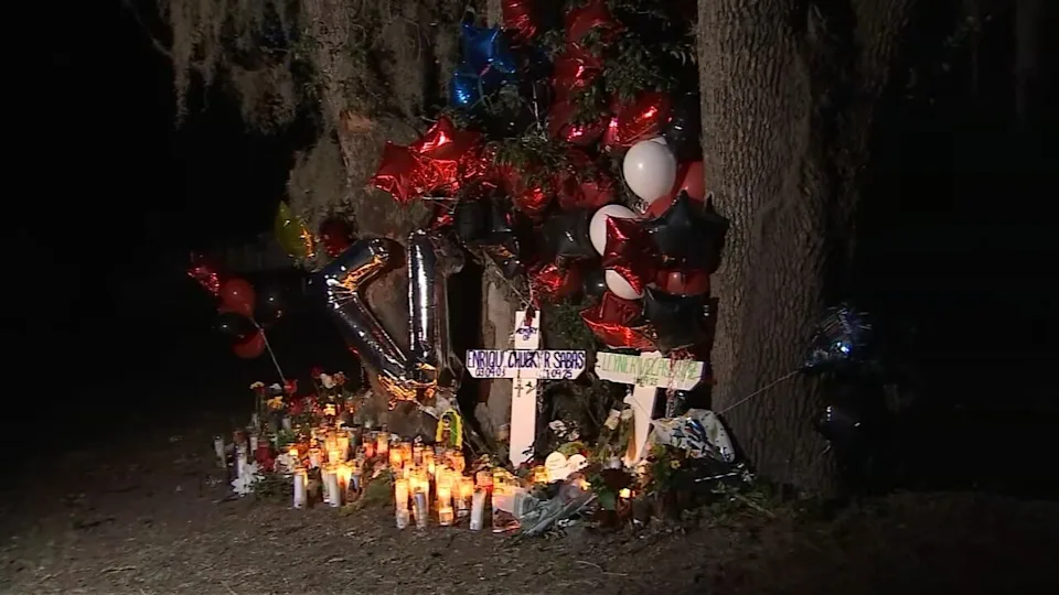 Apopka community gathers to remember 3 teens killed in weekend crash