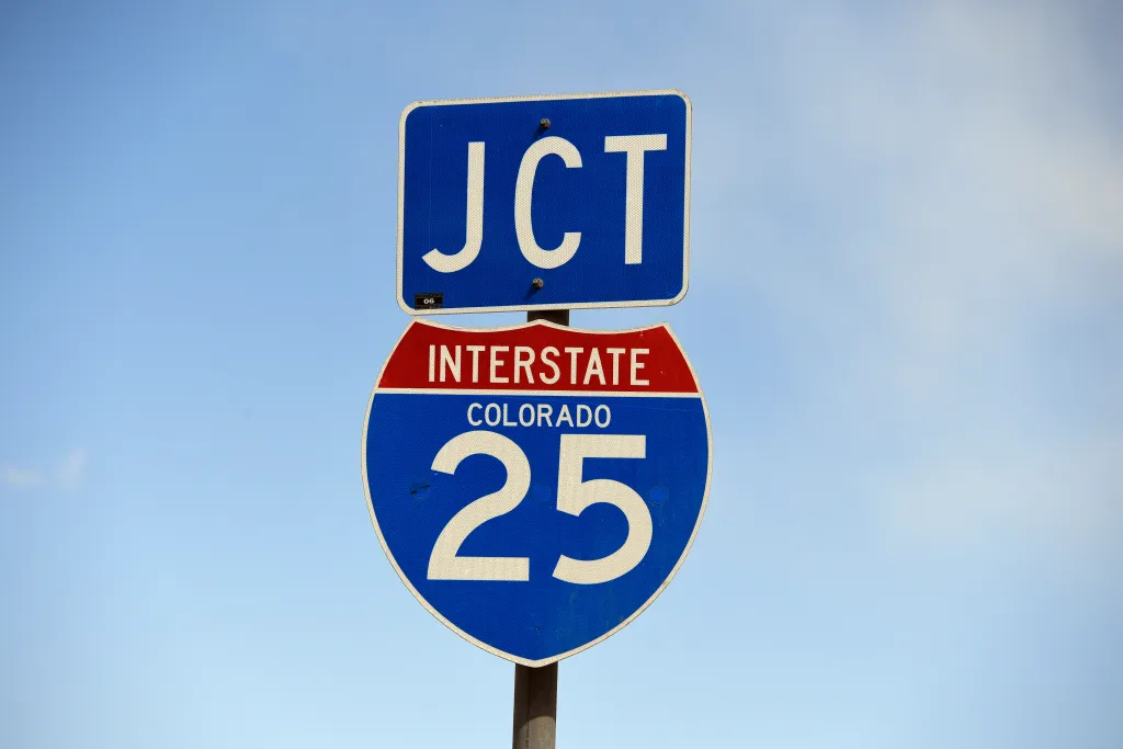 1 killed in Thanksgiving crash on I-25 in Denver
