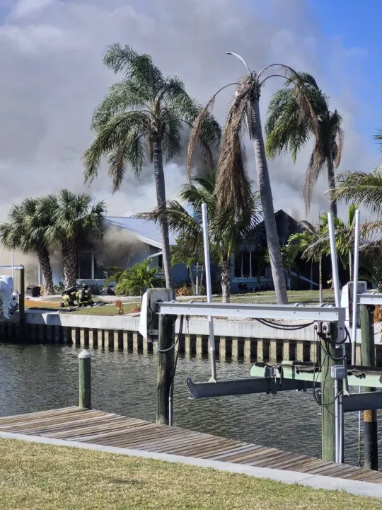 2 dogs killed, 12 people displaced in Manatee County vacation home fire