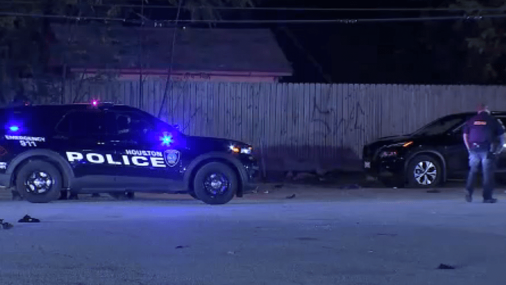 Man killed, woman hurt following parking lot shooting in southwest Houston, HPD says