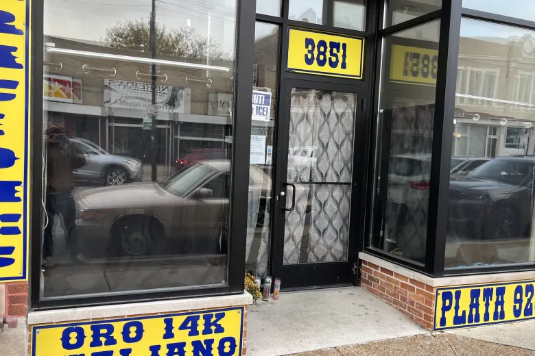 2 Killed After Little Village Jewelry Store Robbery, Police Say